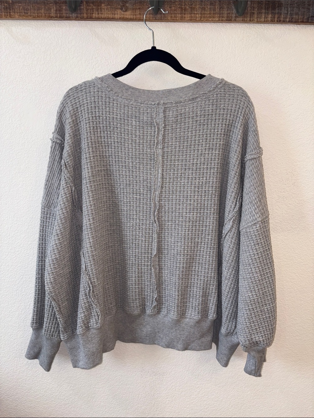American Eagle Outfitters Gray V-Neck Waffle Knit Pullover - Picture 4 of 4